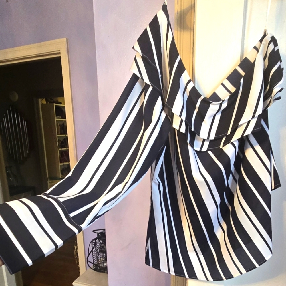 One sleeve dress shirt